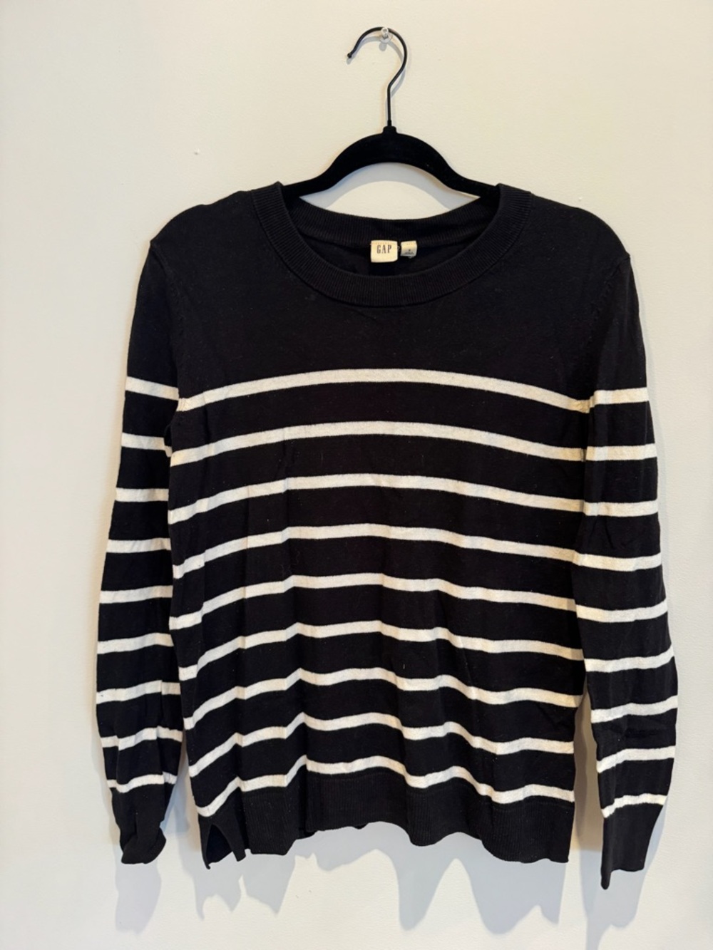 GAP Women’s Black and White Striped Crewneck Sweater Size Small
